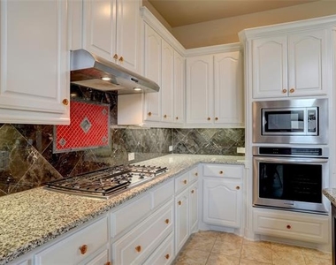 1043 Kenilworth Street - Photo Thumbnail 12