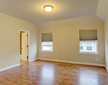 1043 Kenilworth Street - Photo Thumbnail 32