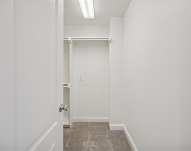 4125 Holland Avenue - Photo Thumbnail 12