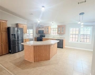 2595 Bryant Street - Photo Thumbnail 4