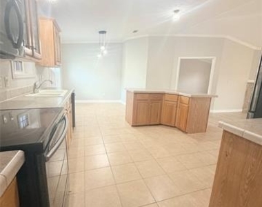 2595 Bryant Street - Photo Thumbnail 5