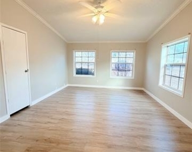 2595 Bryant Street - Photo Thumbnail 8