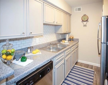 14208 Heritage Circle - Photo Thumbnail 5
