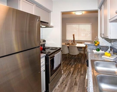 14208 Heritage Circle - Photo Thumbnail 6