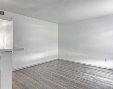916 Isbell Road - Photo Thumbnail 2