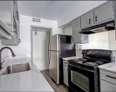 916 Isbell Road - Photo Thumbnail 7