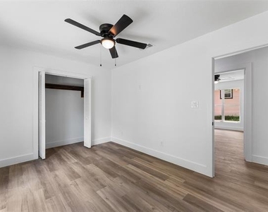 2730 Gladstone Drive - Photo Thumbnail 17