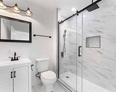 2730 Gladstone Drive - Photo Thumbnail 13