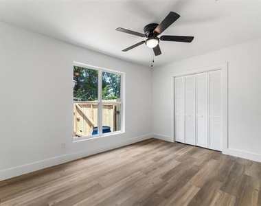 2730 Gladstone Drive - Photo Thumbnail 16