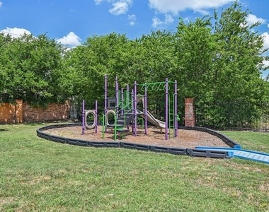 700 Timber Oaks Lane - Photo Thumbnail 9