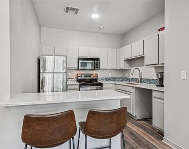 700 Timber Oaks Lane - Photo Thumbnail 8