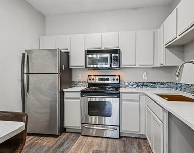 700 Timber Oaks Lane - Photo Thumbnail 7