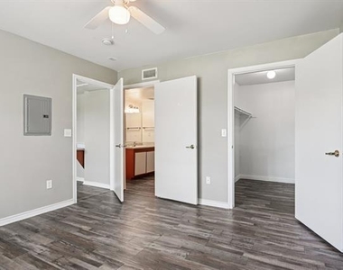 700 Timber Oaks Lane - Photo Thumbnail 1