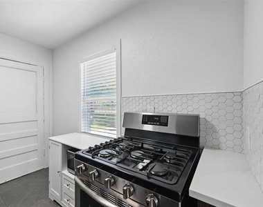 1205 Hamsted Street - Photo Thumbnail 7