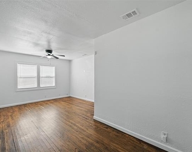 1205 Hamsted Street - Photo Thumbnail 5