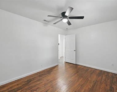 1205 Hamsted Street - Photo Thumbnail 12