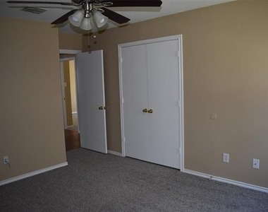 721 Pickwick Lane - Photo Thumbnail 17