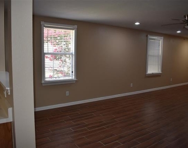 721 Pickwick Lane - Photo Thumbnail 7