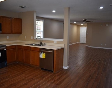 721 Pickwick Lane - Photo Thumbnail 6