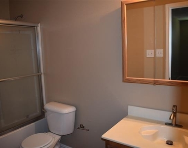 721 Pickwick Lane - Photo Thumbnail 11