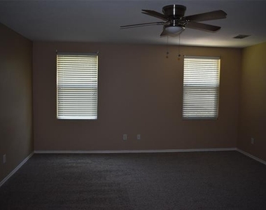 721 Pickwick Lane - Photo Thumbnail 10
