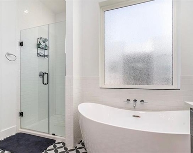 2239 Lovedale Avenue - Photo Thumbnail 2