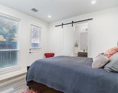 2239 Lovedale Avenue - Photo Thumbnail 15
