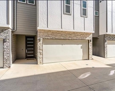 2239 Lovedale Avenue - Photo Thumbnail 3