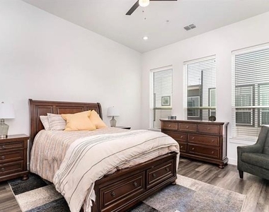 2239 Lovedale Avenue - Photo Thumbnail 4