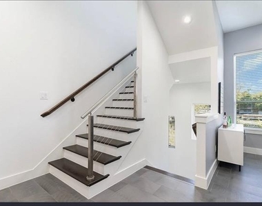 2239 Lovedale Avenue - Photo Thumbnail 13