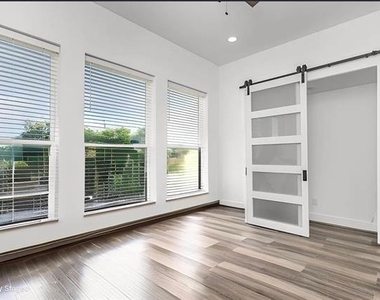 2239 Lovedale Avenue - Photo Thumbnail 5