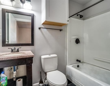 266 W Fulton Street - Photo Thumbnail 10