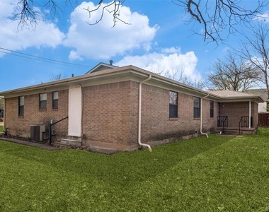 266 W Fulton Street - Photo Thumbnail 11
