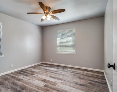 266 W Fulton Street - Photo Thumbnail 8