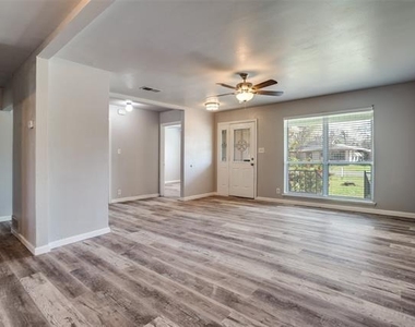 266 W Fulton Street - Photo Thumbnail 2