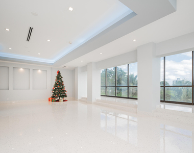 20335 W Country Club Drive - Photo Thumbnail 16