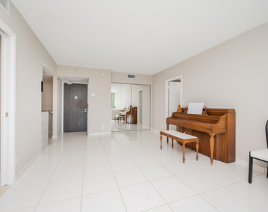 20335 W Country Club Drive - Photo Thumbnail 4