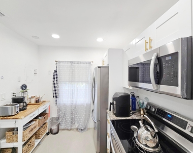 7807 Golf Cir Circle - Photo Thumbnail 1