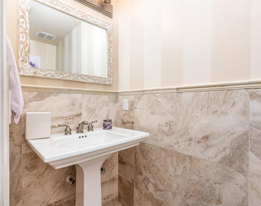 2614 Ne 11th Court - Photo Thumbnail 9