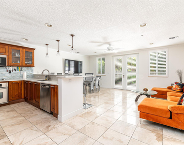 2614 Ne 11th Court - Photo Thumbnail 2