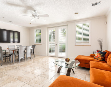 2614 Ne 11th Court - Photo Thumbnail 5