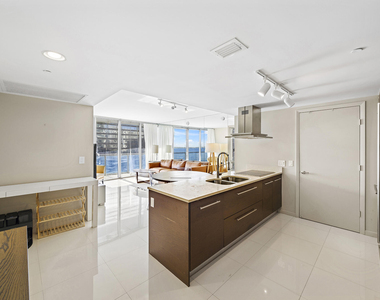 495 Brickell Avenue - Photo Thumbnail 1