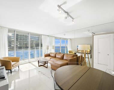 495 Brickell Avenue - Photo Thumbnail 4