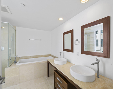 495 Brickell Avenue - Photo Thumbnail 10