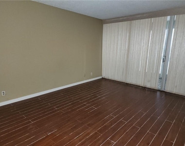 7001 Environ Boulevard - Photo Thumbnail 4