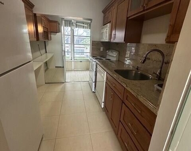 7605 Nw 5th Court - Photo Thumbnail 5