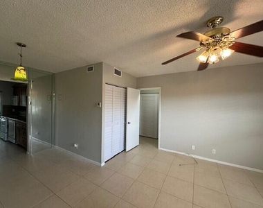 7605 Nw 5th Court - Photo Thumbnail 14