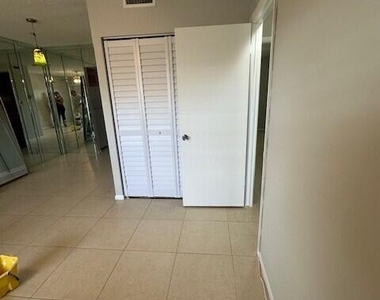 7605 Nw 5th Court - Photo Thumbnail 12