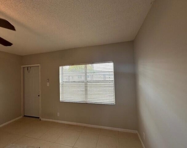 7605 Nw 5th Court - Photo Thumbnail 10