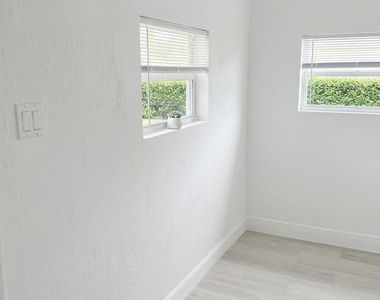 1527 Nw 63rd Street - Photo Thumbnail 5